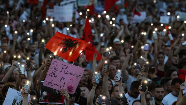 Αλβανία: Νέες μαζικές διαδηλώσεις εναντίον του τουριστικού σχεδίου Κούσνερ-Τραμπ στη Βιόσα-Νάρτα
