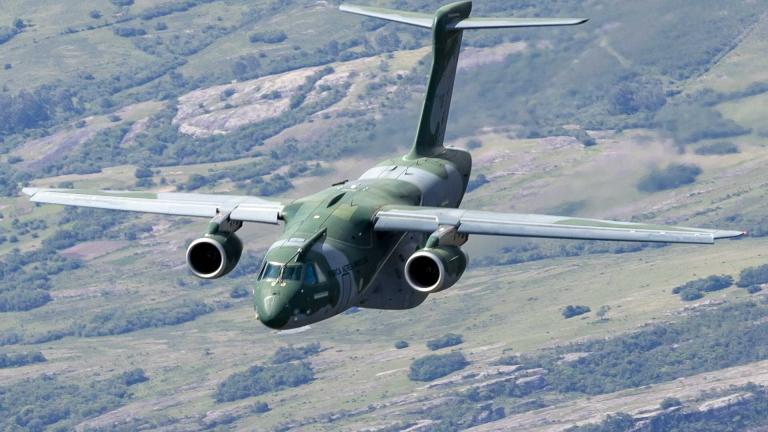 Reuters: Εγκρίθηκε η αγορά αεροσκαφών C-390, drones και μίνι υποβρυχίων για τις Ένοπλες Δυνάμεις