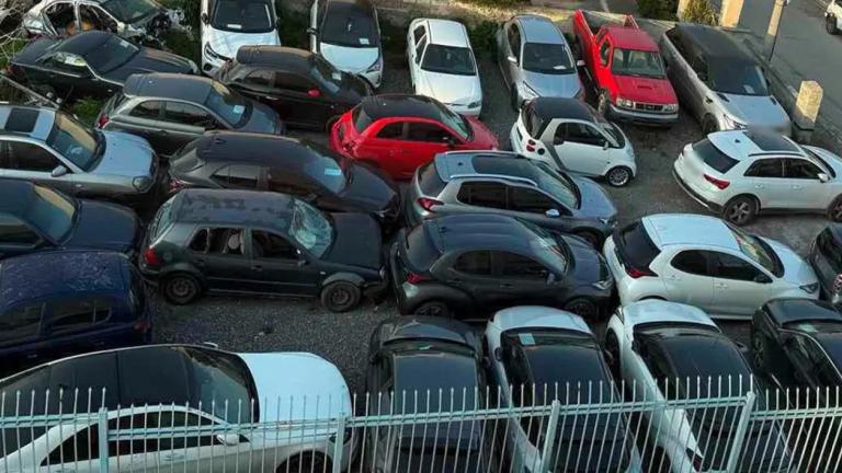 Εξαρθρώθηκε σπείρα «επαγγελματιών» που έκλεβε αυτοκίνητα και εξαπατούσε ασφαλιστικές: Λεία ενός εκατομμυρίου στην Αττική