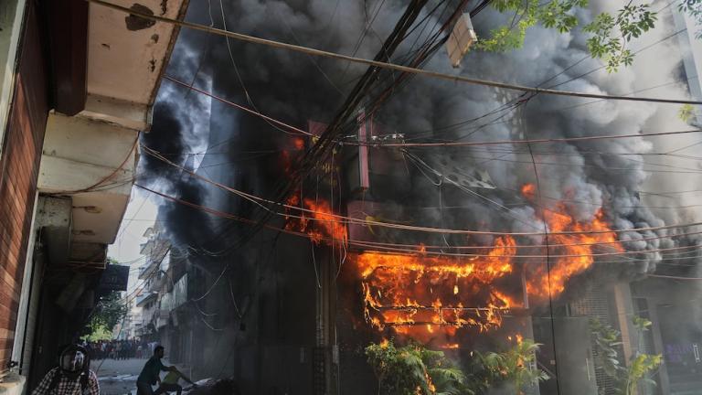 Τραγωδία στο Νέο Δελχί: Τουλάχιστον 21 νεκροί από πυρκαγιά σε ξενοδοχείο