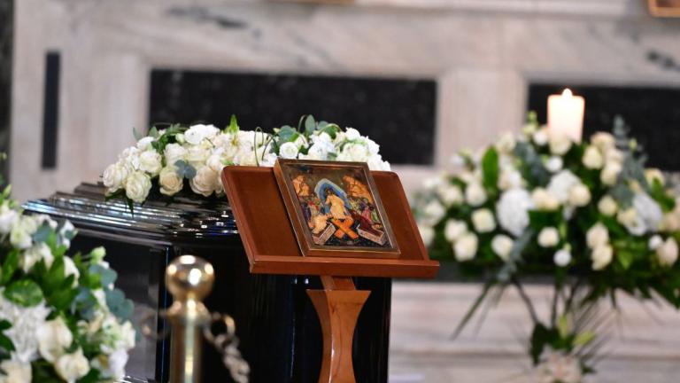 Μητρόπολη Αθηνών: Σε κλίμα βαθιάς συγκίνησης το τελευταίο αντίο στη Μάρω Κοντού 