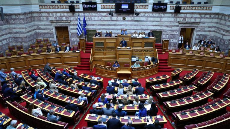 Βουλή: «Σύγκρουση» Μητσοτάκη - Ανδρουλάκη για ακρίβεια, καύσιμα και 13η σύνταξη