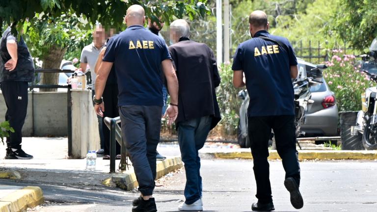 Μεταγωγή στον εισαγγελέα του 76χρονου που κατηγορείται για την πυρκαγιά στο νοσοκομείο "Σισμανόγλειο"
