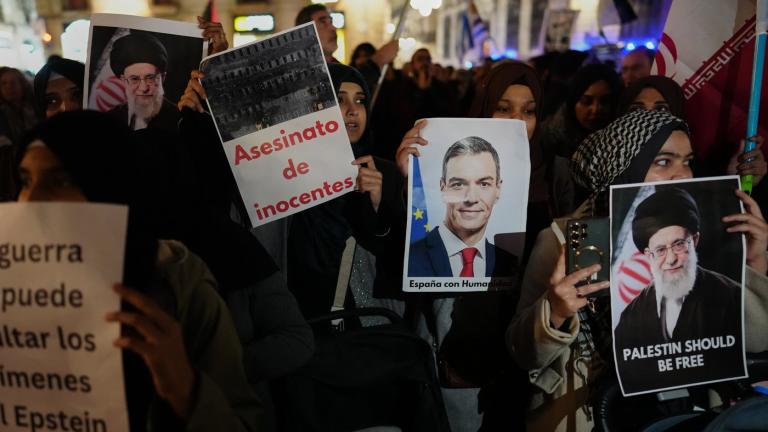 ιρανοι με αφισα πεδρο σανστεθ