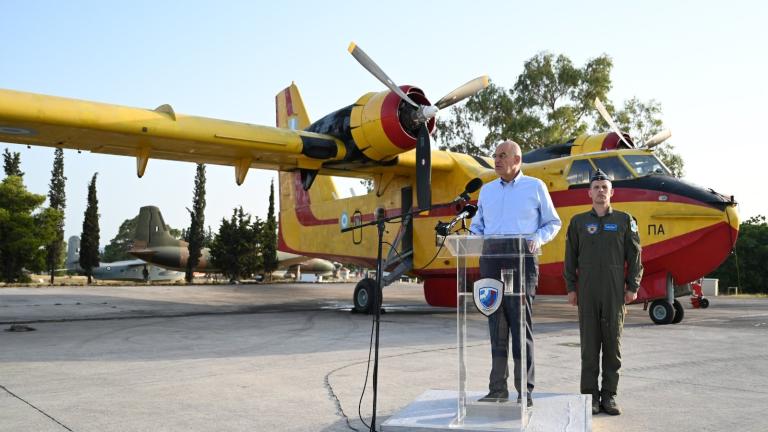 νικος δενδιας