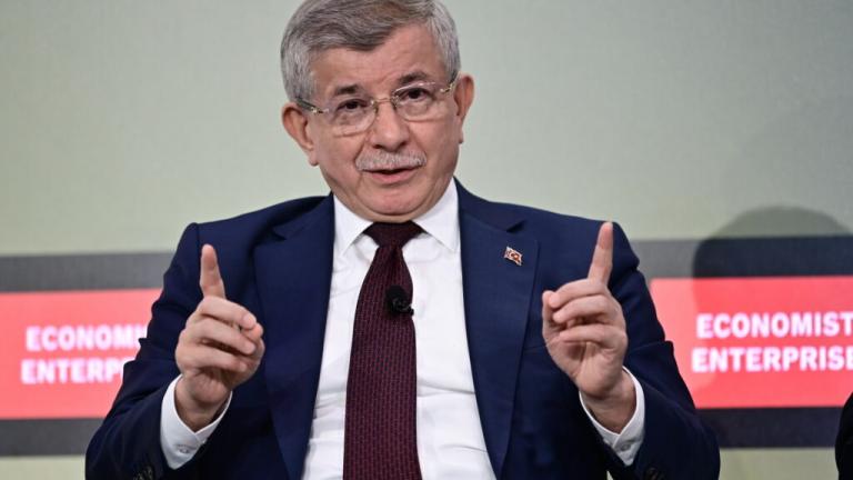 Ένταση στο συνέδριο του Economist για την τουρκική κατοχή της Κύπρου: Αντιπαράθεση Νταβούτογλου, Διαμαντοπούλου, Χατζηβασιλείου