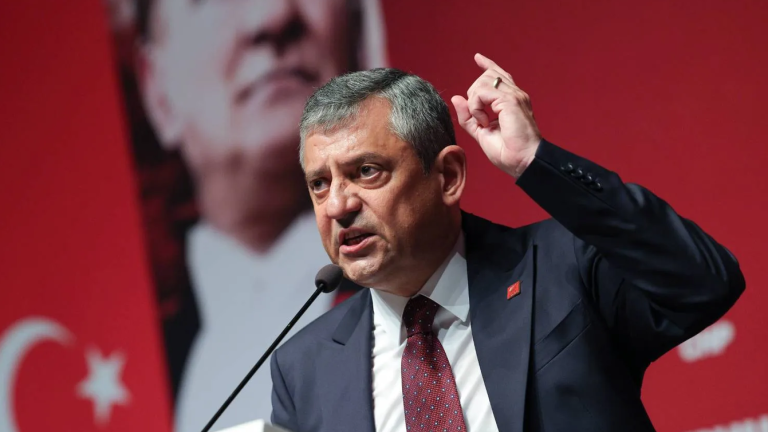 Έξαλλος ο Οζέλ με τον Τραμπ: Ο μόνος Αμερικανός πρόεδρος που δεν τίμησε τον Ατατούρκ