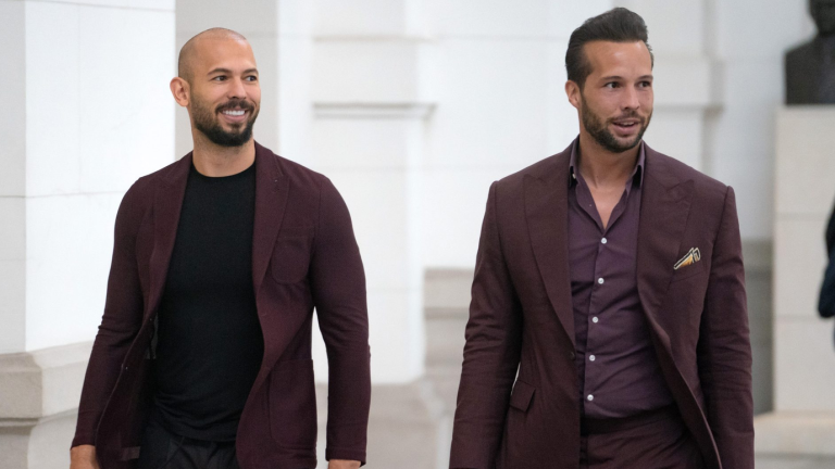 ΗΠΑ: Συνελήφθη στο Μαϊάμι ο influencer Άντριου Τέιτ και ο αδελφός του μετά από βρετανικό αίτημα έκδοσης 