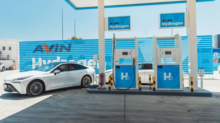Στους ελληνικούς δρόμους με πρωτοβουλίες του Ομίλου Motor Oil τα πρώτα δυο αυτοκίνητα υδρογόνου που ταξινομούνται στη χώρα
