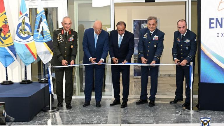 Ν. Δένδιας: Στην τελετή εγκαινίων του ανακατασκευασμένου Εντευκτηρίου της Σχολής Ικάρων δωρεά του Ομίλου IOGR “SKY Express” 
