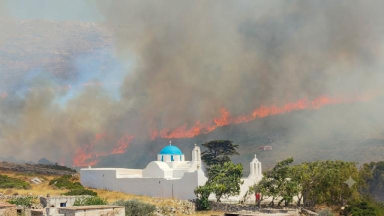 φωτια στη παρο