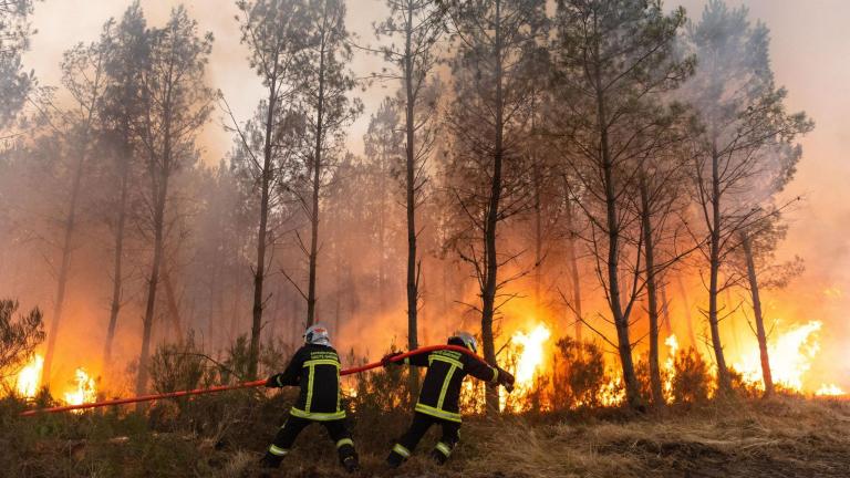 Συνεχίζεται ο πύρινος εφιάλτης σε Γαλλία και Ισπανία με πάνω από 330.000 εκτοπισμένους 