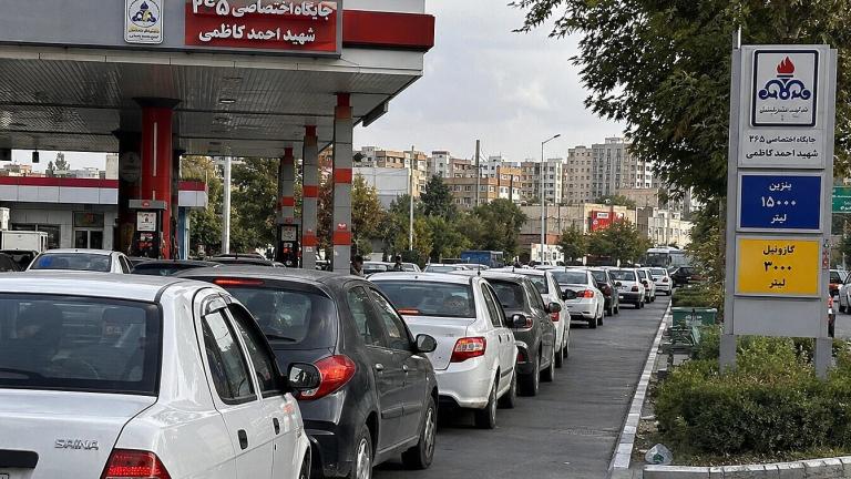 ΟΥΡΕΣ ΓΙΑ ΒΕΝΖΙΝΗ ΣΤΟ ΙΡΑΝ