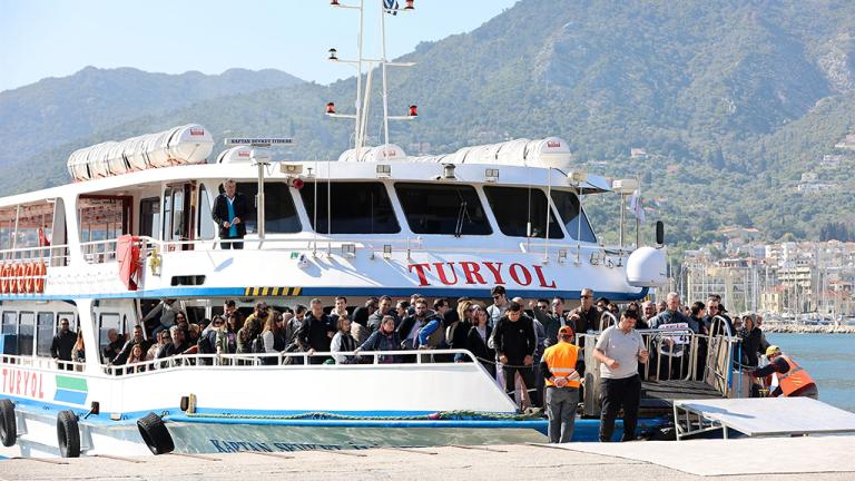 Τουρκικός Τύπος: Γιατί οι Τούρκοι προτιμούν μαζικά τα ελληνικά νησιά — Η βίζα εξπρές και οι χαμηλότερες τιμές