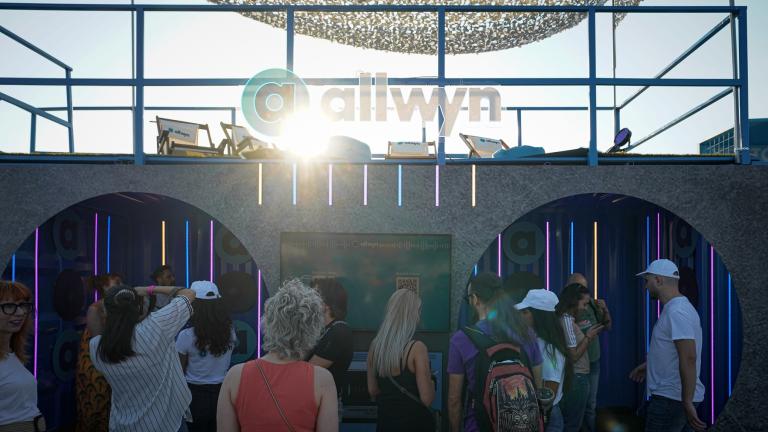 Το ειδικό Karaoke set up και photobooth της Allwyn
