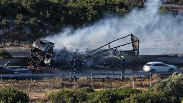 Τροχαίο στην ΠΑΘΕ: Ένας νεκρός και ένας σοβαρά τραυματίας από ανατροπή φορτηγών στη Βοιωτία