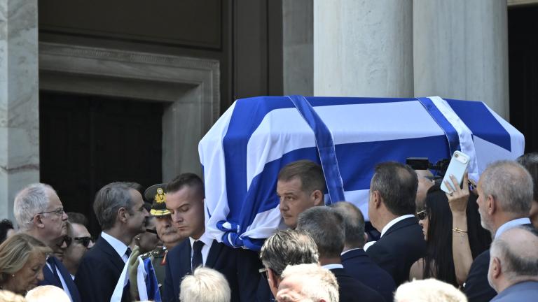 Σε κλίμα βαθιάς συγκίνησης η κηδεία του Ιωάννη Βαρβιτσιώτη στη Μητρόπολη Αθηνών