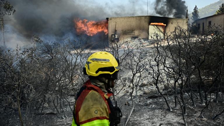 Βελτιωμένη η εικόνα της φωτιάς στον Κουβαρά – Καταστράφηκε πτηνοτροφική μονάδα