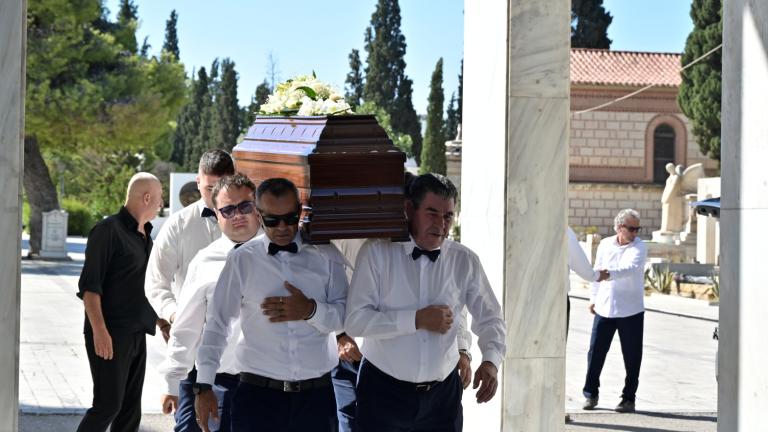 Το τελευταίο αντίο στον Νίκο Καλογερόπουλο – Σε κλίμα συγκίνησης η πολιτική κηδεία του στο Α' Νεκροταφείο
