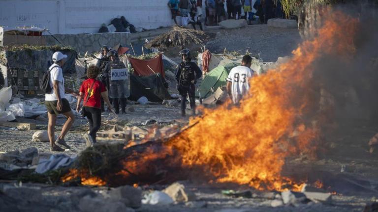 ΘΕΟΥΤΑ ΔΙΑΔΗΛΩΤΕΣ ΦΩΤΙΑ ΣΕ ΚΑΤΑΥΛΙΣΜΟ