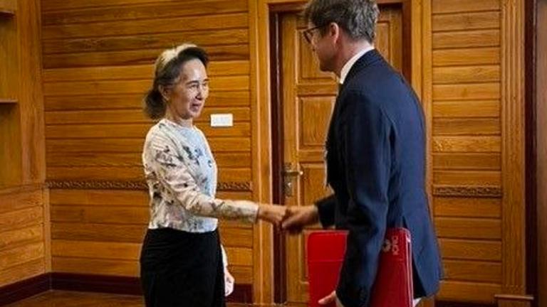 Μιανμάρ: Πρώτη συνάντηση της Αούνγκ Σαν Σου Τσι με ξένο αξιωματούχο μετά το πραξικόπημα του 2021