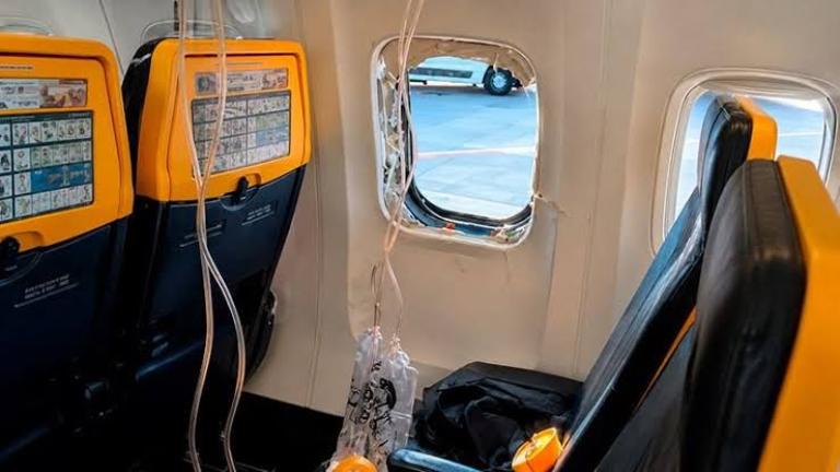 Πτήση-θρίλερ της Ryanair: «Τον κρατούσα για να μην φύγει από το παράθυρο» – Συγκλονίζει η 33χρονη επιβάτιδα