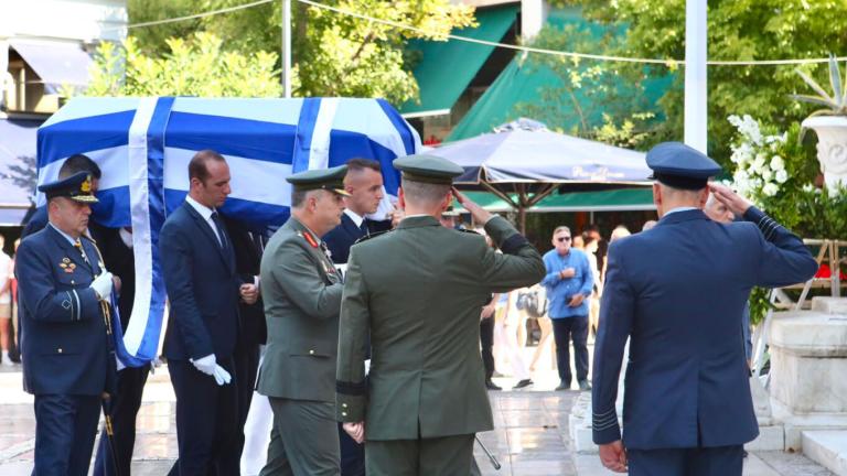 Σε κλίμα βαθιάς συγκίνησης η κηδεία του Ιωάννη Βαρβιτσιώτη στη Μητρόπολη Αθηνών