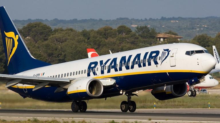 Ryanair, Θεσσαλονίκη, Boeing 737-800, NTSB, Malta Air, θραύση παραθύρου, κινητήρας αεροσκάφους, πρόσκρουση με πουλιά, αεροπορικό συμβάν, Flightradar24