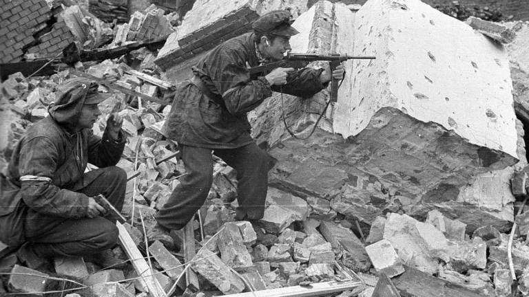 1 Αυγούστου 1944: Ξεκινά η εξέγερση της Πολωνικής Αντιστάσεως στη Βαρσοβία, που έπνιξαν στο αίμα οι Γερμανοί κατακτητές