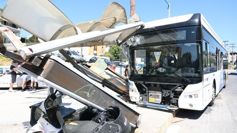 Θεσσαλονίκη: Λεωφορείο έπεσε πάνω σε στάση - Τέσσερις τραυματίες, οι δυο σοβαρά - Έρευνα της Τροχαίας