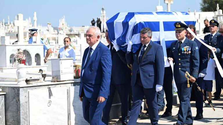 Πύργος: Σε κλίμα οδύνης η κηδεία του επισμηναγού Γιάννη Μπλέσια που σκοτώθηκε στην Τανάγρα