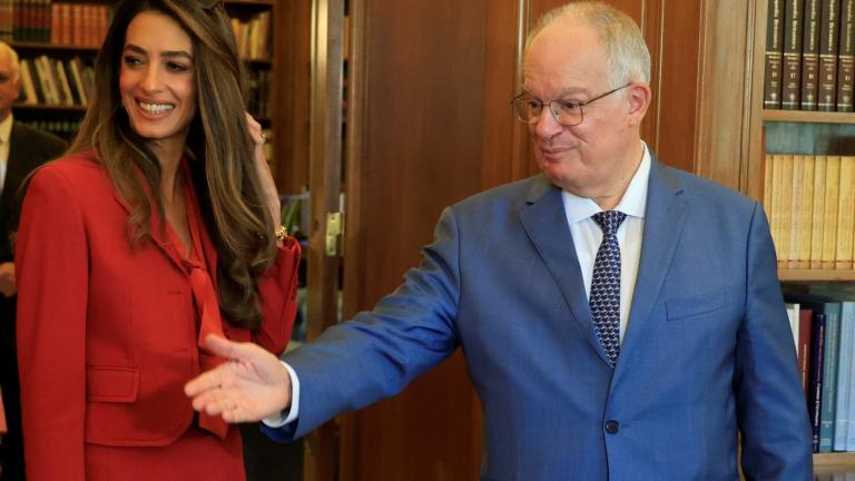 Η Αμάλ Κλούνεϊ στο Προεδρικό Μέγαρο – Συζήτηση με Τασούλα για τα Γλυπτά του Παρθενώνα