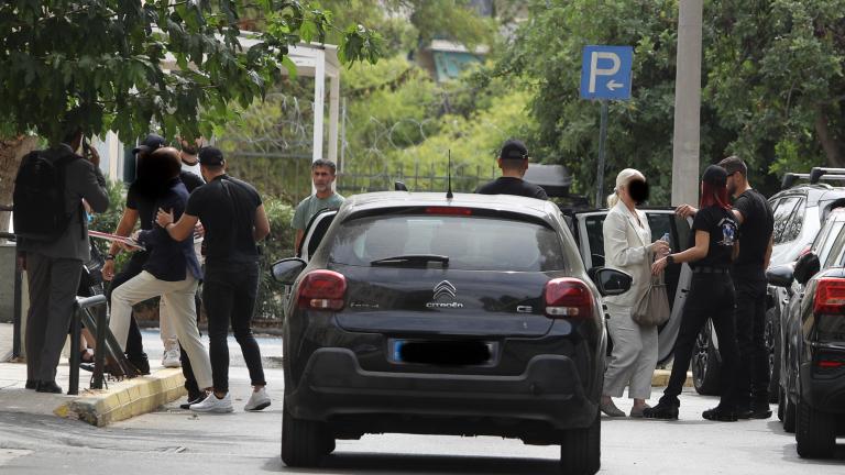 Απάντηση ΕΚΑΒ για τις συνθήκες διακομιδής του Γιώργου Μαζωνάκη – Έλεγχοι της ΑΑΔΕ σε εταιρεία ιατρικών μηχανημάτων
