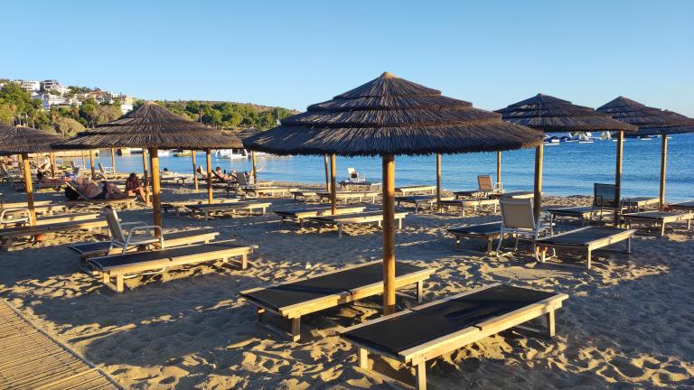 Βουλιαγμένη: Σύλληψη 76χρονου για θανατηφόρα σωματική βλάβη μετά από καβγά για μια ξαπλώστρα   