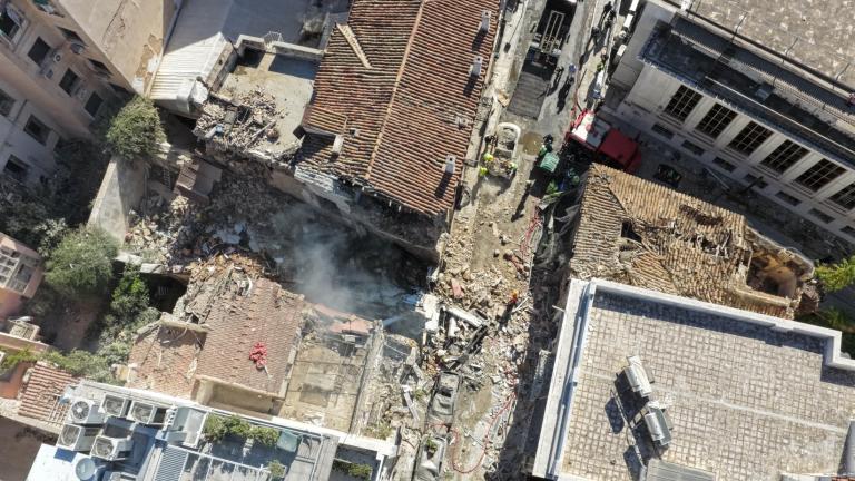 Έκρηξη στην Πλάκα: Στον 2ο όροφο στρέφονται οι έρευνες – Στην Ελλάδα οι συγγενείς των θυμάτων