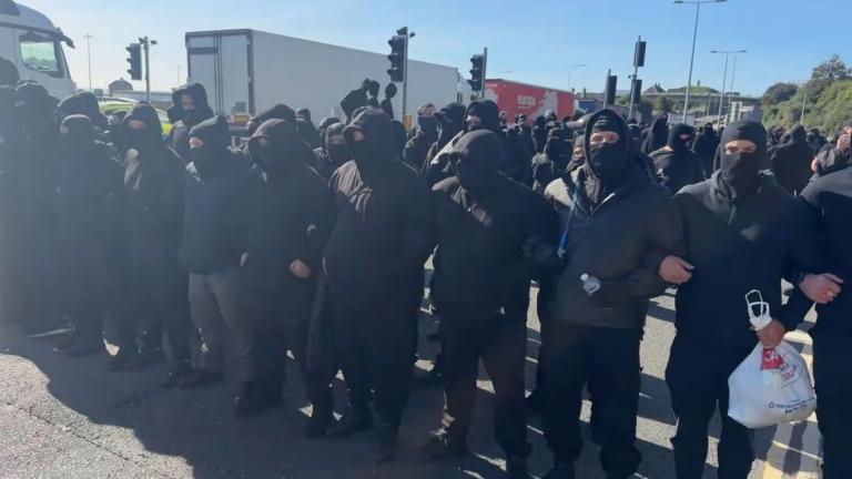 μασκοφοροι στο ντοβερ