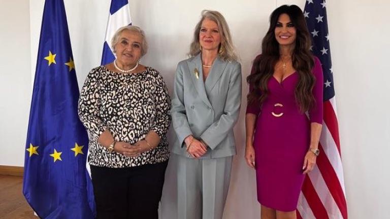 Ελλάδα - ΗΠΑ: Επιβεβαίωση των ισχυρών διμερών δεσμών στη συνάντηση Παπαδοπούλου με Χούκερ και Γκιλφόιλ