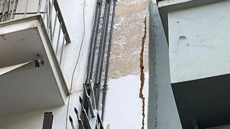 Αγωνία στην Κυψέλη για τις ρωγμές από τον μετροπόντικα: Σταθερή η κατάσταση, αλλά οι κάτοικοι ζητούν εγγυήσεις ασφαλείας