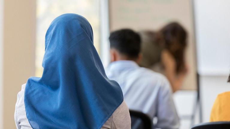 Αυστρία: Σε ισχύ από σήμερα η απαγόρευση της μαντίλας για μαθήτριες κάτω των 14