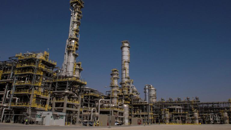 Saudi Aramco: Ακυρώνει τις παραδόσεις αργού στην Ευρώπη – Αγώνας δρόμου από τα διυλιστήρια για εναλλακτικές