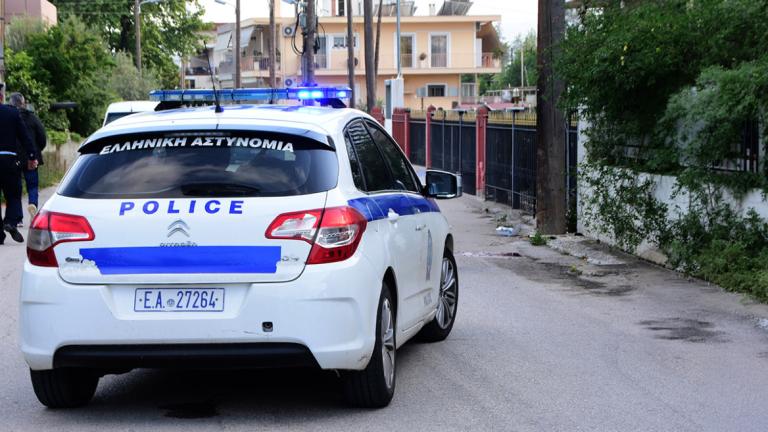 Δαμάσι Τυρνάβου: Πατέρας και γιος επιτέθηκαν με ψαλίδι κλαδέματος σε 49χρονο για ένα τραπέζι σε καφενείο