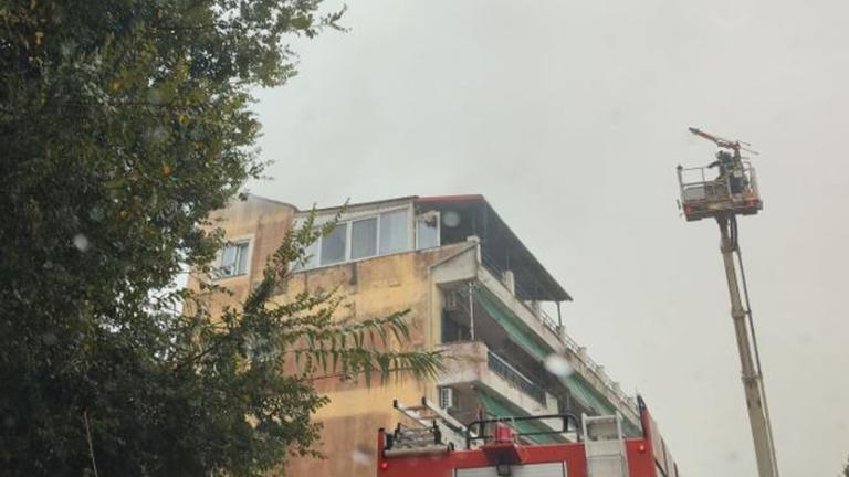 Κακοκαιρία σε Κέρκυρα και Πάτρα: Κεραυνοί, πλημμύρες και προβλήματα – Φωτιά σε πολυκατοικία από κεραυνό