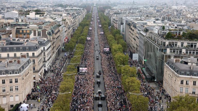 Πάπας Λέων ΙΔ΄: «Πλημμύρισε» από 700.000 πιστούς το κέντρο του Παρισιού 