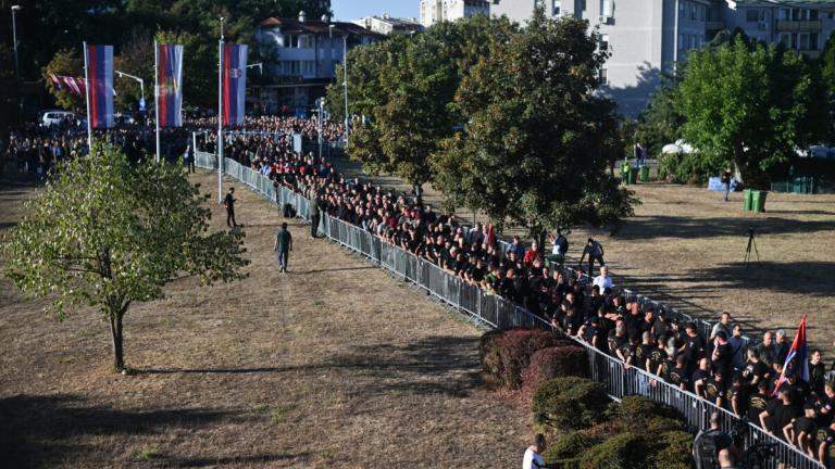 Σερβία: Χιλιάδες κόσμου στο λαϊκό προσκήνυμα για τον Ράτκο Μλάντιτς – Η τελετή στο Βελιγράδι