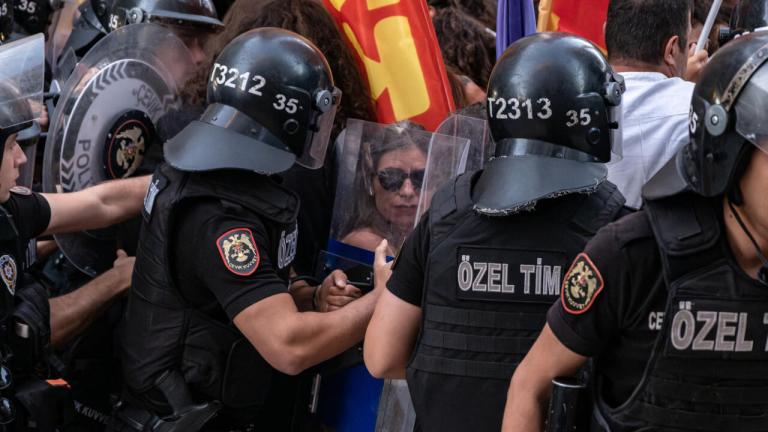 Τουρκία: Τουλάχιστον 150 συλλήψεις σε διαδήλωση για την καταστολή της ΛΟΑΤΚΙ+ κοινότητας