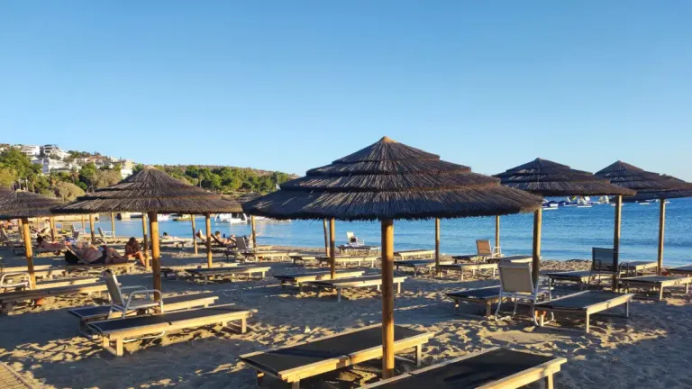 Βουλιαγμένη: Συνελήφθη και 21χρονη για το επεισόδιο με νεκρό 82χρονο στην παραλία
