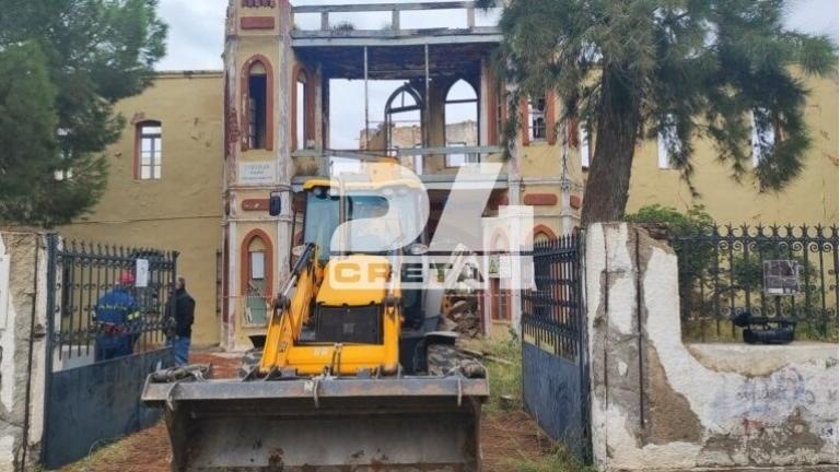 Χανιά: Συναγερμός από κατάρρευση τμήματος στους παλιούς Ιταλικούς Στρατώνες 