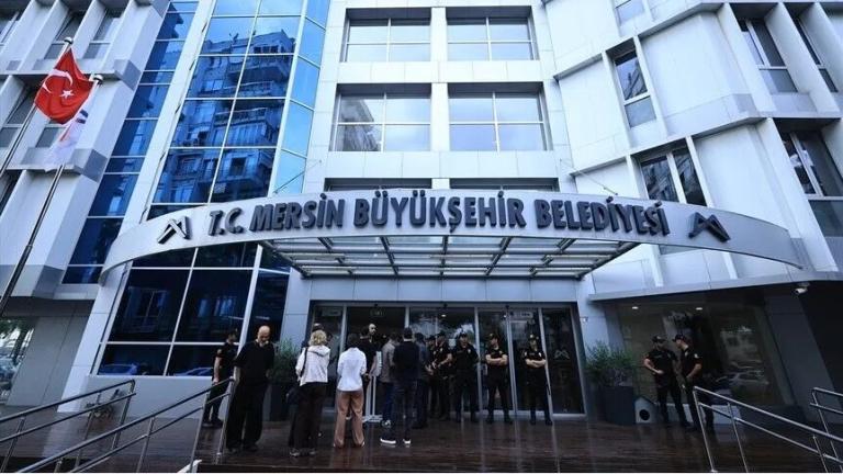 Δικαστική έρευνα στη Μερσίνη: Συνελήφθησαν ο Δήμαρχος και 58 άτομα για οικονομικές παρατυπίες 330 εκατ. λιρών