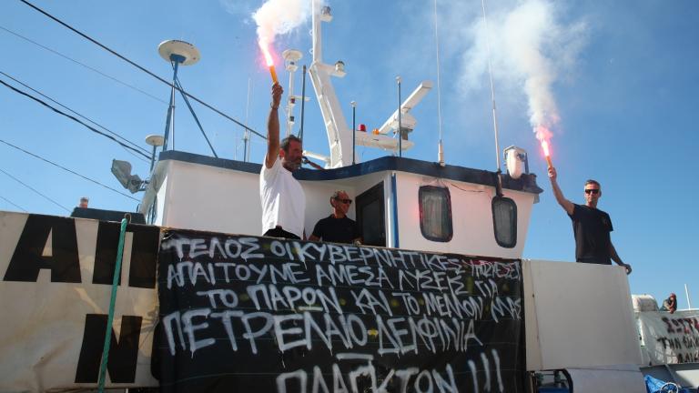 Κλιμακώνουν τις κινητοποιήσεις οι αλιείς: Αποκλεισμοί σε Πειραιά και Θεσσαλονίκη – Άδειοι πάγκοι από ψάρια