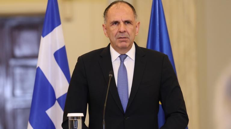Την ετοιμότητα της Ελλάδας να συνεργαστεί με τις Ηνωμένες Πολιτείες για την παροχή ναυτικής βοήθειας στην περιοχή των Στενών του Ορμούζ, εφόσον καταστεί αναγκαίο και υπάρξουν οι κατάλληλες συνθήκες, εξέφρασε ο υπουργός Εξωτερικών Γιώργος Γεραπετρίτης μετά τη συνάντησή του στην Αθήνα με τον Αμερικανό ομόλογό του Μάρκο Ρούμπιο, στο πλαίσιο του 6ου Στρατηγικού Διαλόγου Ελλάδας–ΗΠΑ.